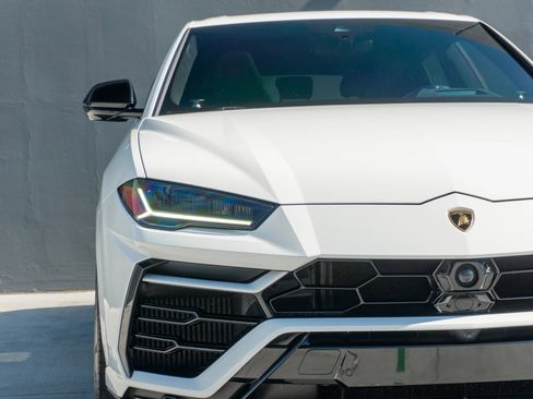 Used 2021 Lamborghini Urus AWD/4WD image 27