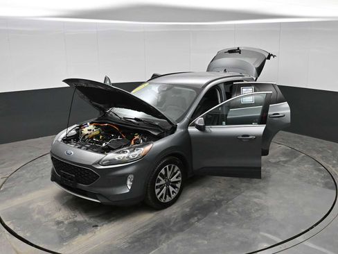 Used 2021 Ford Escape Titanium image 40
