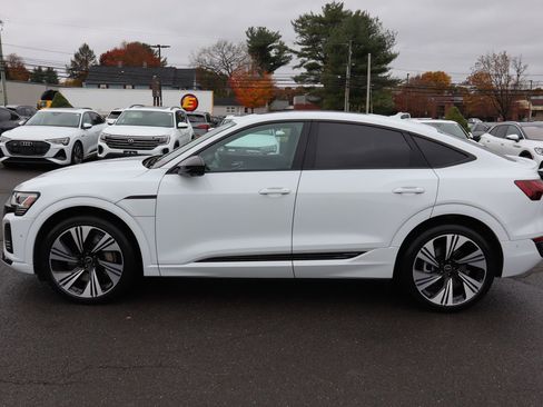 Used 2024 Audi Q8 e-tron Prestige w/ Prestige Package image 8