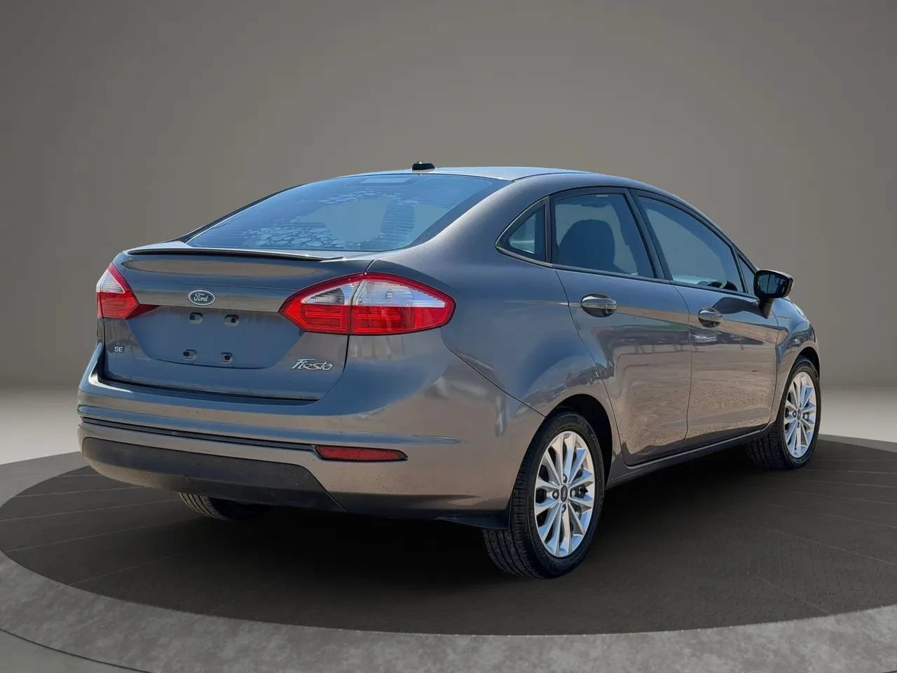 Used 2014 Ford Fiesta SE w/ Equipment Group 201A FWD image 4