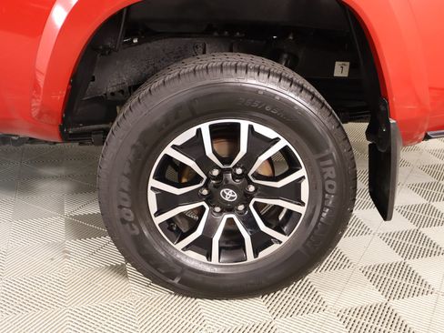 Used 2022 Toyota Tacoma TRD Sport w/ TRD Premium Sport Package RWD image 18