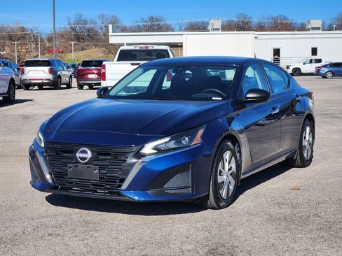 Used 2024 Nissan Altima 2.5 S image 3