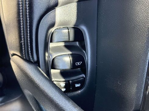 Used 2019 Nissan Rogue SV w/ Premium Package image 20