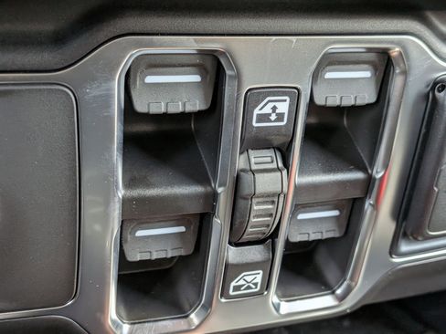 New 2026 Jeep Wrangler Unlimited Sahara AWD/4WD image 24