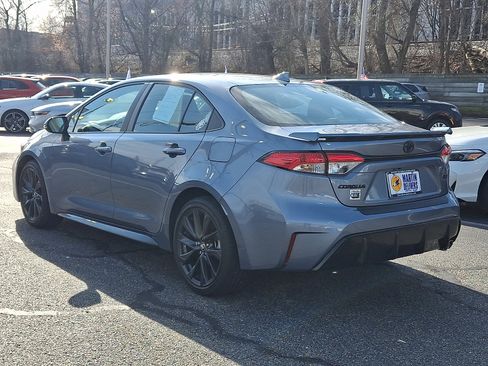 Used 2023 Toyota Corolla SE image 3