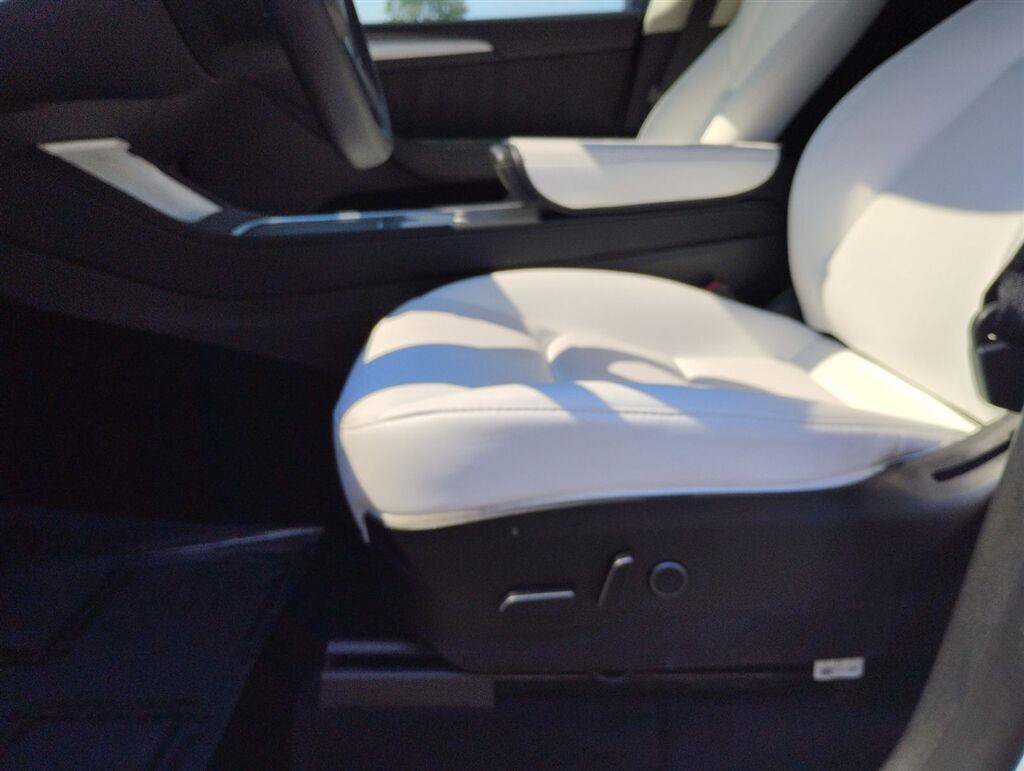 Used 2023 Tesla Model Y Performance AWD/4WD image 9