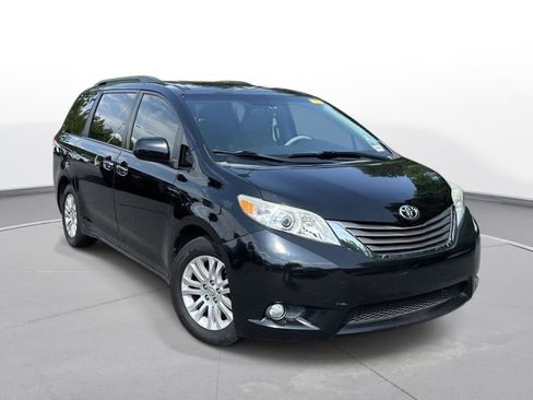 Used 2013 Toyota Sienna XLE w/ Premium Pkg FWD image 4