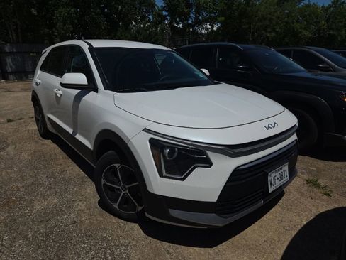 Used 2025 Kia Niro LX FWD image 6