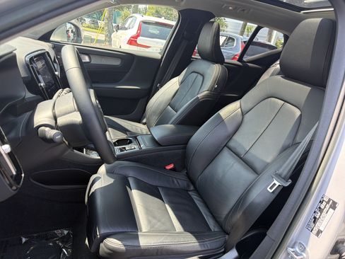 Used 2023 Volvo XC40 B5 Plus w/ Driver Assist Package AWD/4WD image 19