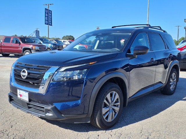 Used 2024 Nissan Pathfinder SV FWD image 3