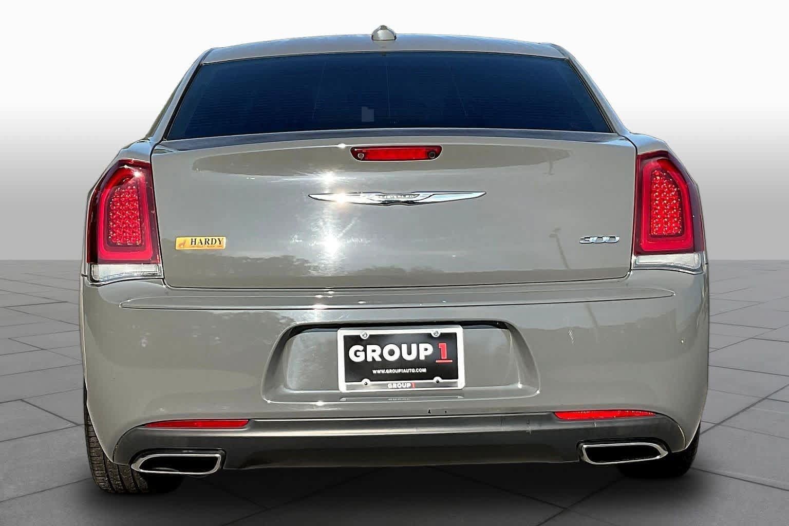Used 2019 Chrysler 300 Touring w/ Sport Appearance Package RWD image 5