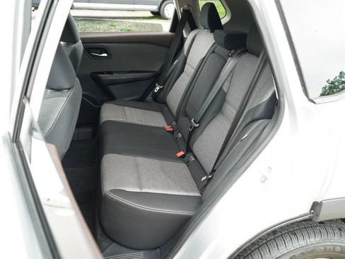 Used 2022 Nissan Rogue SV FWD image 9