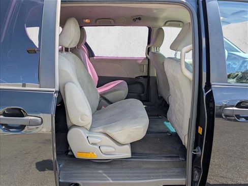 Used 2012 Toyota Sienna FWD image 18