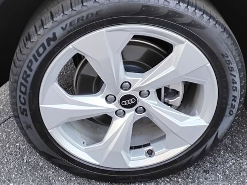 Certified 2025 Audi Q5 2.0T Premium Plus image 14