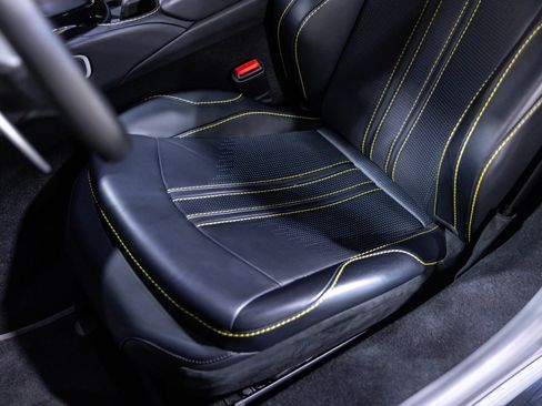 Used 2022 Aston Martin V8 Vantage Coupe RWD image 41