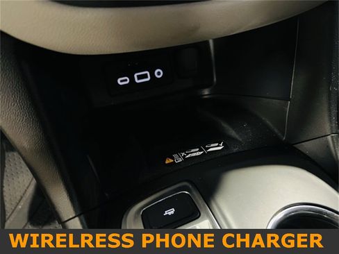 Used 2020 Chevrolet Equinox Premier w/ LPO, Floor Liner Package image 8