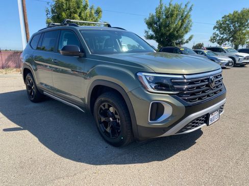 Used 2024 Volkswagen Atlas Peak Edition SE AWD/4WD image 4