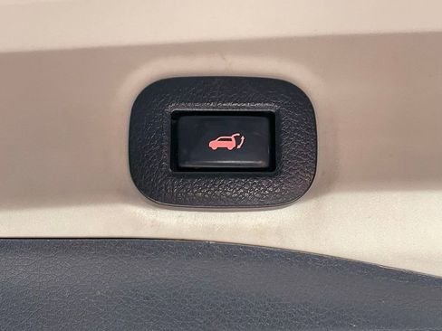 Used 2020 Nissan Rogue SV image 13