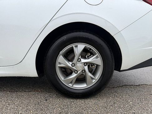 Used 2022 Hyundai Elantra SE image 31