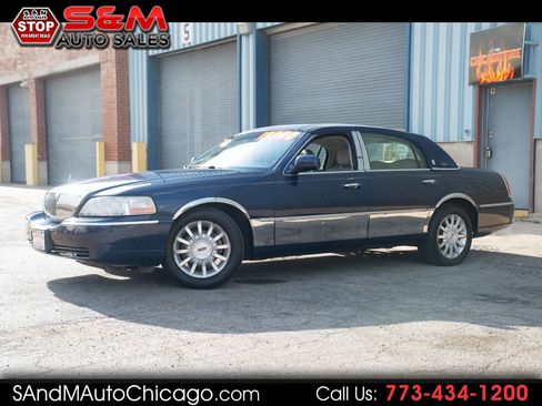 Used 2007 Lincoln Town Car Signature RWD image 1
