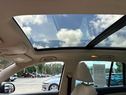 Used 2012 Volkswagen Tiguan S FWD image 9
