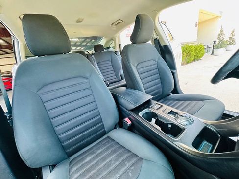 Used 2017 Ford Fusion SE FWD image 25