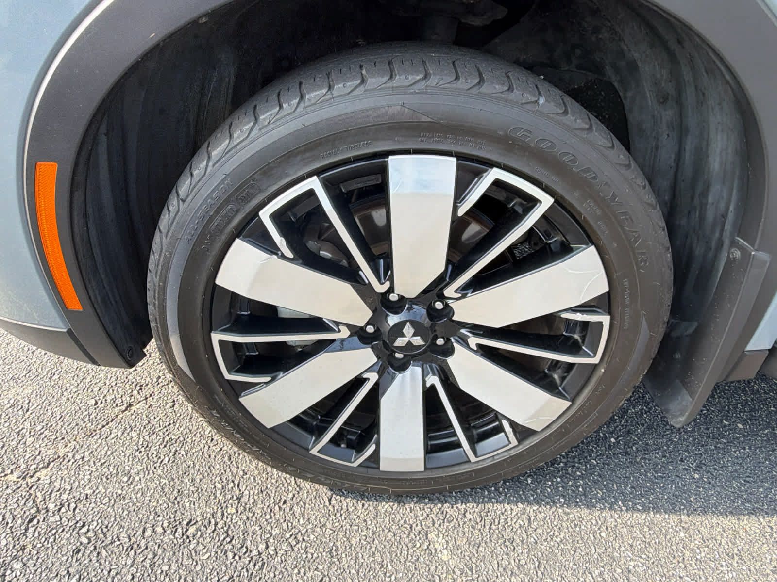 Used 2025 Mitsubishi Outlander SE FWD image 28