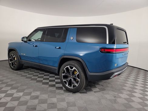 Used 2023 Rivian R1S Launch Edition image 3
