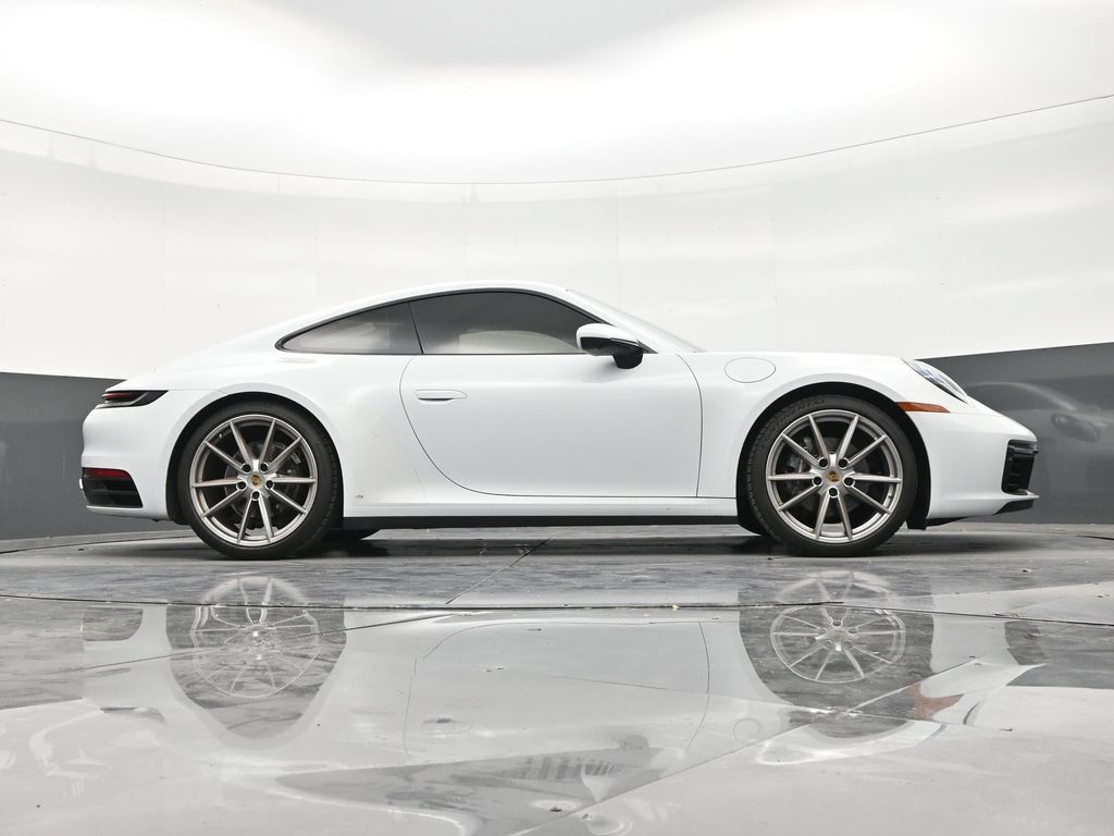 Used 2022 Porsche 911 Carrera RWD image 25