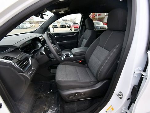 Used 2025 GMC Acadia Elevation w/ LPO, Floor Liner Package AWD/4WD image 14
