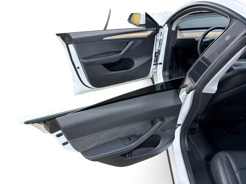 Certified 2023 Tesla Model Y Long Range AWD/4WD image 10