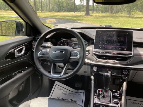 Used 2023 Jeep Compass Trailhawk image 12