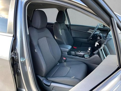 Used 2024 Kia Sportage LX FWD image 9