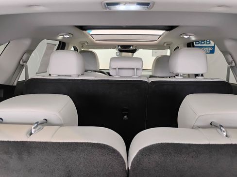 Used 2025 Kia Sorento S w/ Panoramic Sunroof Package FWD image 9