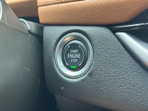 Used 2025 Cadillac XT4 Sport w/ LPO, Onyx Lite Package FWD image 34
