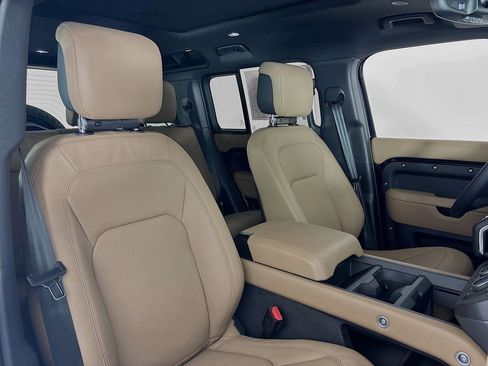 Used 2025 Land Rover Defender 110 S image 14