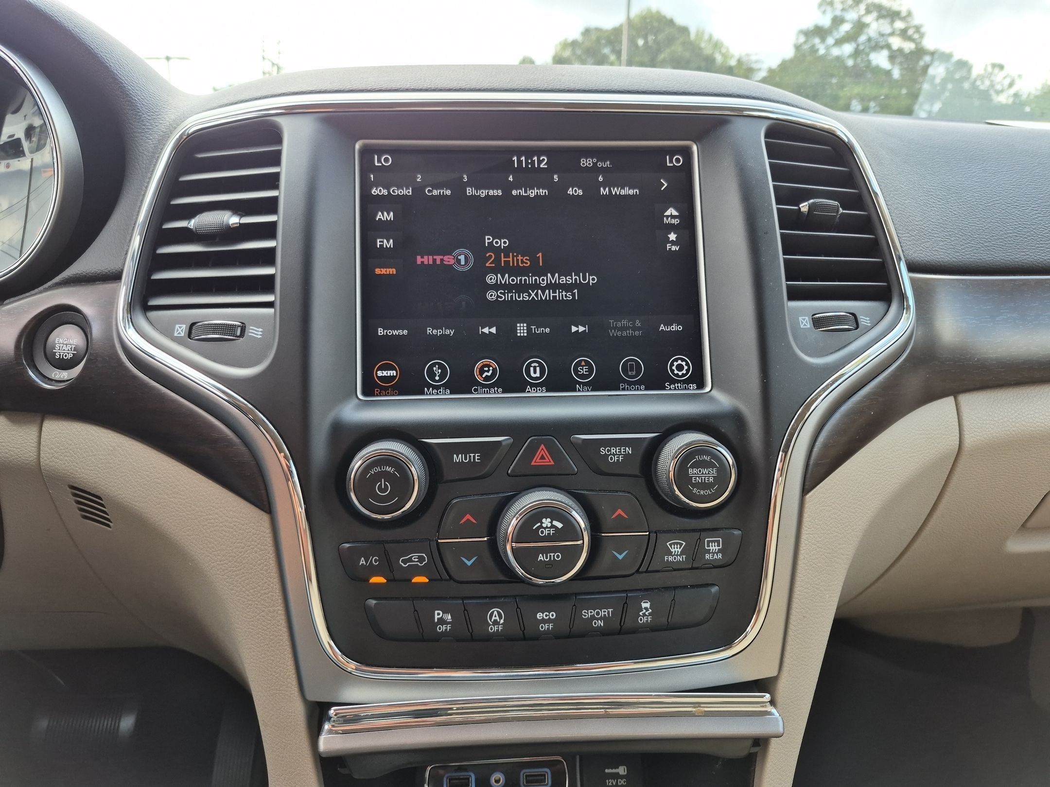 Used 2018 Jeep Grand Cherokee Laredo RWD image 15