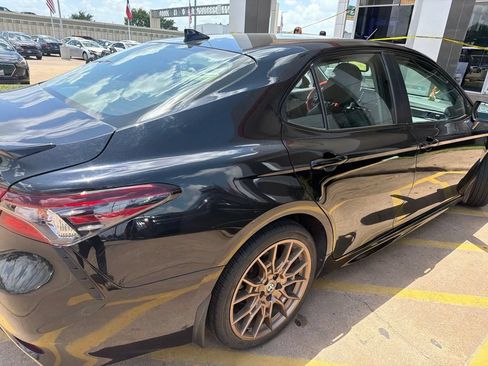 Used 2023 Toyota Camry SE w/ Convenience Package FWD image 4