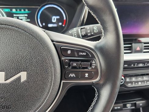 Used 2022 Kia Niro EX w/ Cold Weather Package FWD image 28