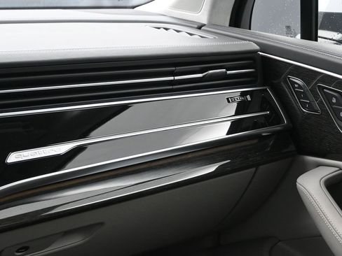 Used 2023 Audi Q7 3.0T Prestige image 21