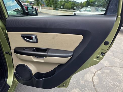 Used 2013 Kia Soul ! w/ Premium Pkg image 31