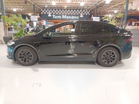 Used 2022 Tesla Model X Plaid image 9
