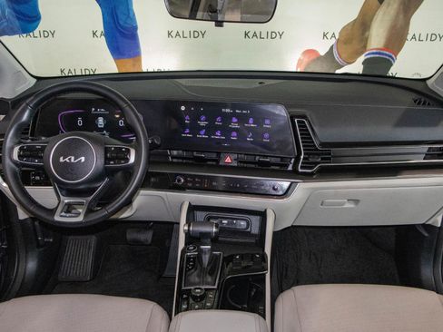 Used 2024 Kia Sportage EX image 3