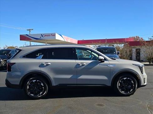 New 2026 Kia Sorento S w/ S Panoramic Sunroof Package FWD image 2