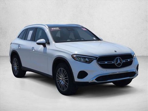 Certified 2025 Mercedes-Benz GLC 300 image 3
