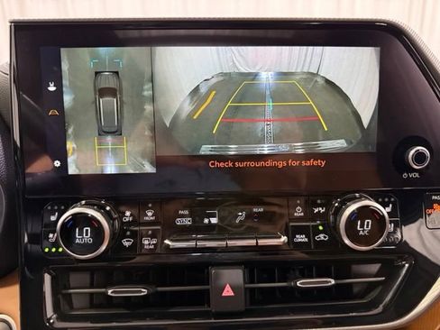 Certified 2024 Toyota Highlander Platinum AWD/4WD image 22