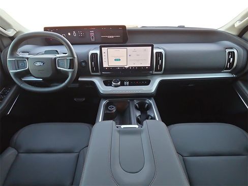 New 2025 Ford Expedition Active image 9