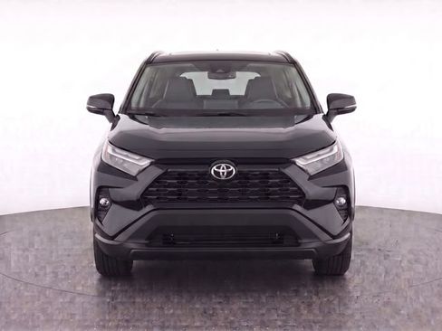 Used 2025 Toyota RAV4 XLE AWD/4WD image 5