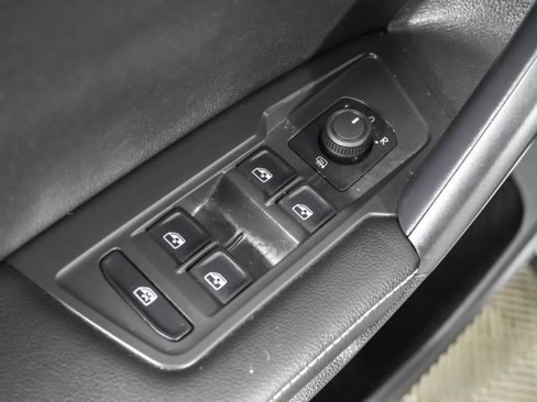 Used 2024 Volkswagen Tiguan S image 33