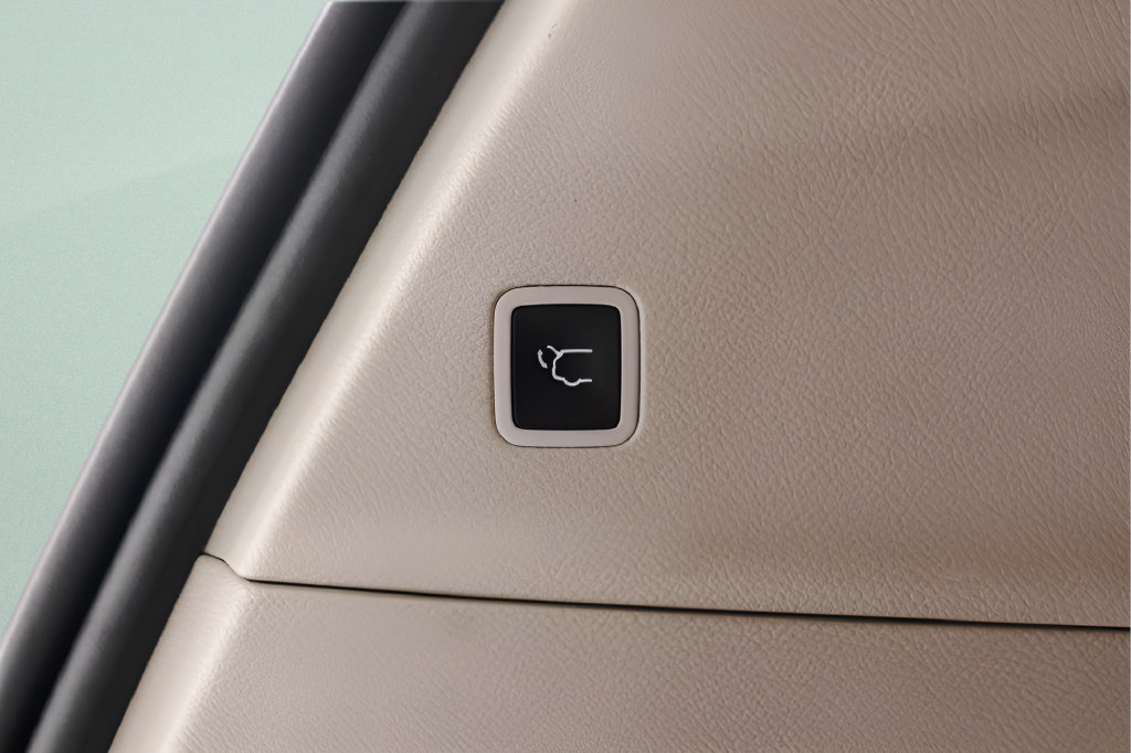 Used 2024 Chrysler Pacifica Touring-L FWD image 40